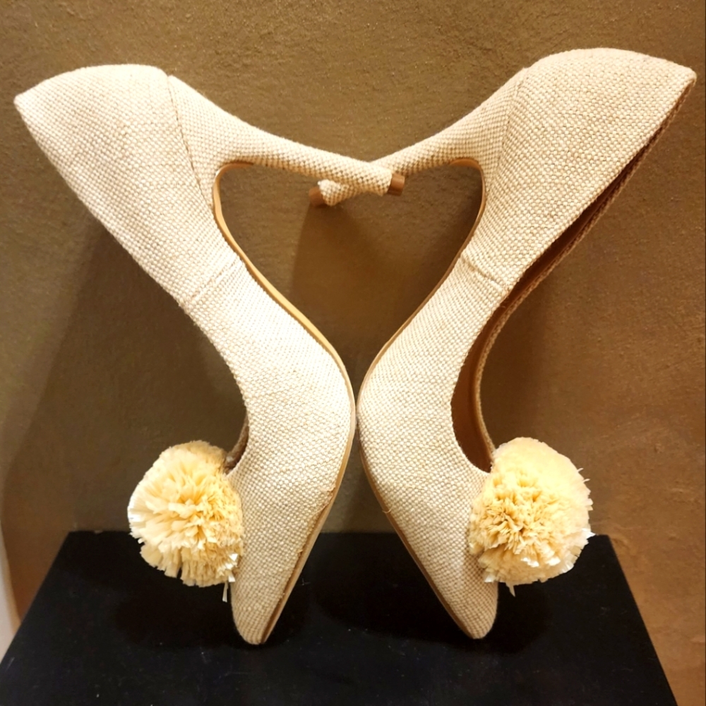 NEW: Eva Mendes Tan Cream Gingham Pointed Toe Heels